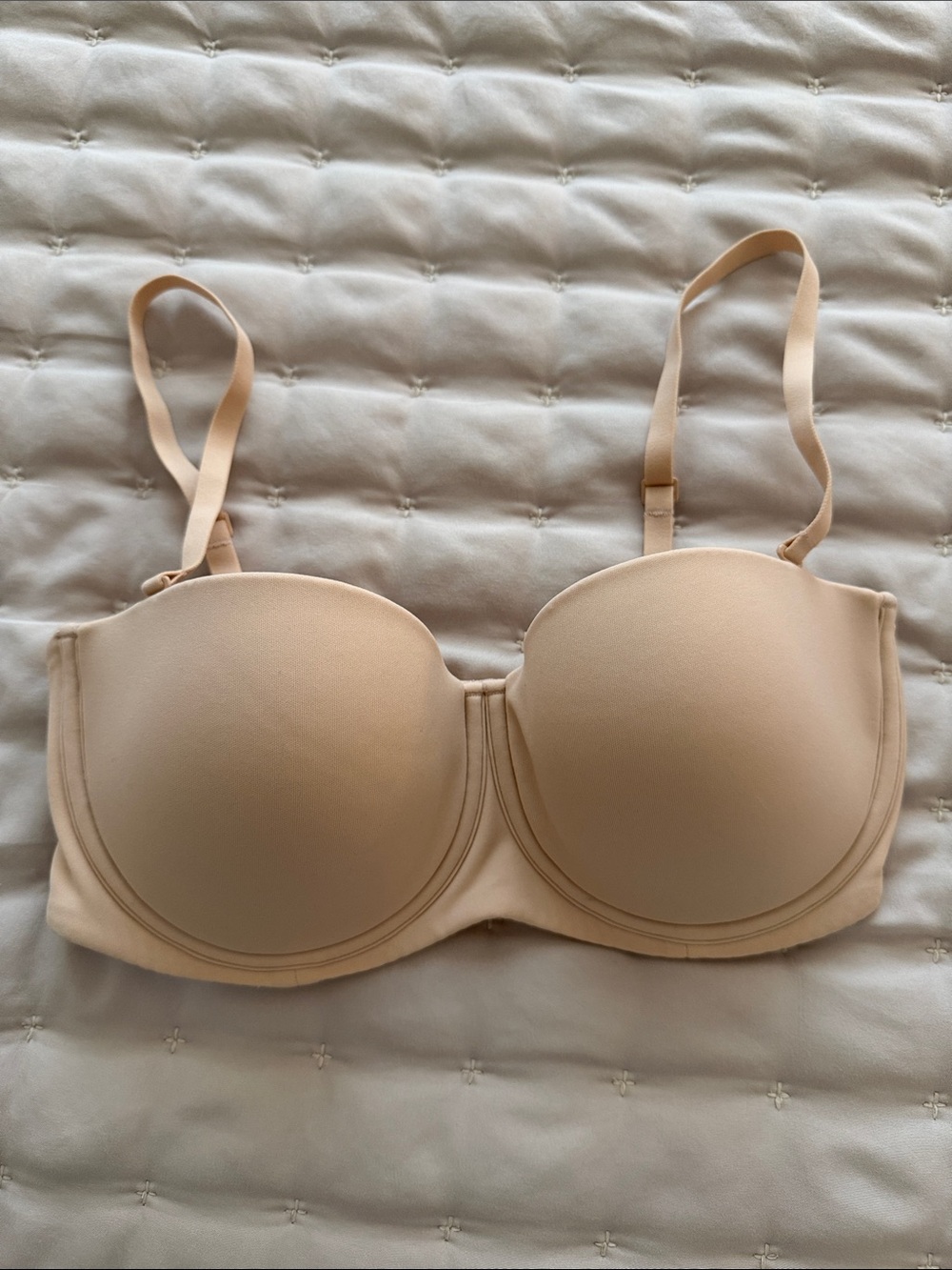 SKIMS Beige Convertible fits everybody 34C Cup Bra